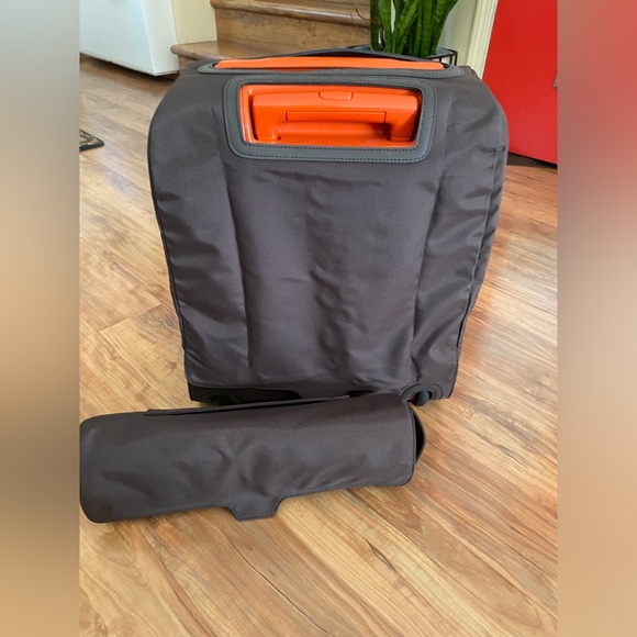 Louis vuitton Pegase 45 in Epi Orange with Raincoat Cover - Picture 5 of 16